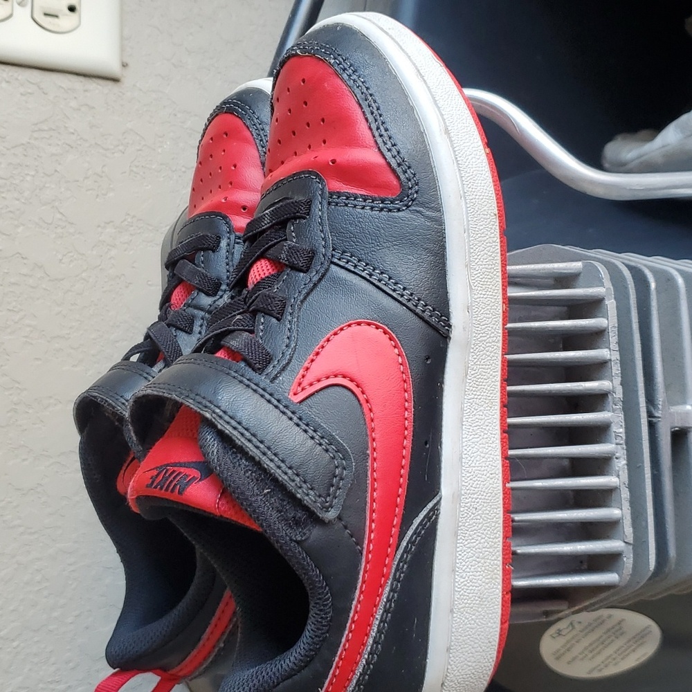Boys Nike Shoe Size 1 Youth